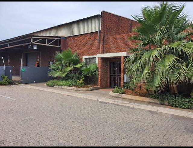 1,800M² BUILDING FOR SALE IN RUSTENBURG INDUSTRIAL